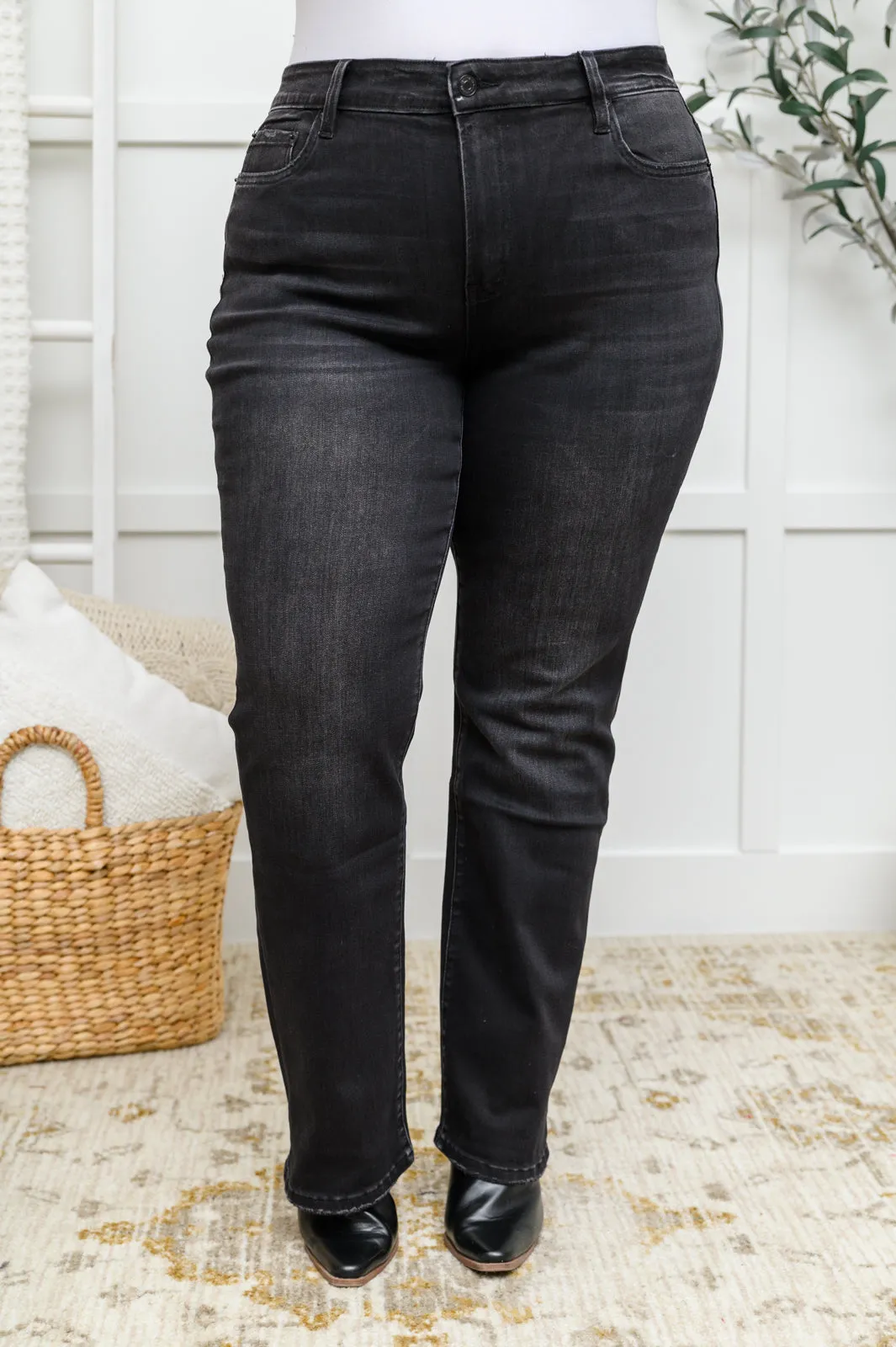 Kortney Mid Rise Straight Leg Jeans In Washed Black AVE30